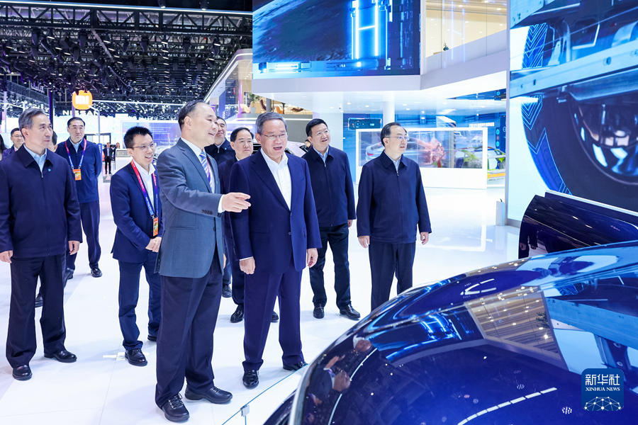 4月28日，中共中央政治局常委、国务院总理李强在2024北京国际汽车展览会调研。