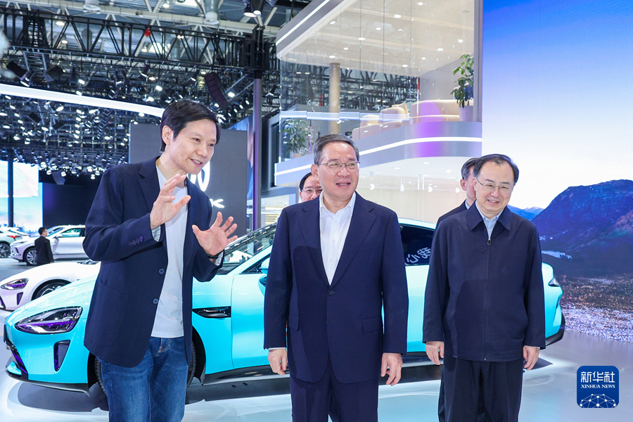 4月28日，中共中央政治局常委、国务院总理李强在2024北京国际汽车展览会调研。